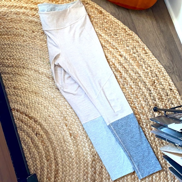 Outdoor Voices Flow Dipped Leggings 7/8 Gray White Small Color Block - Picture 3 of 3
